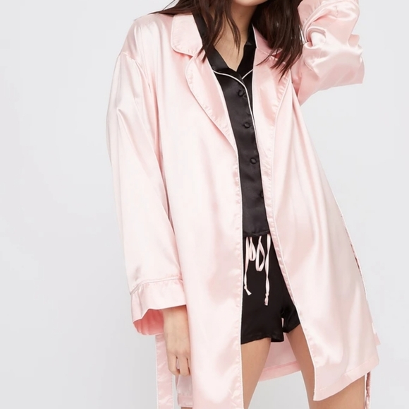 NWT Pink Satin Embroidered Bridesmaid Robe L - Picture 2 of 2